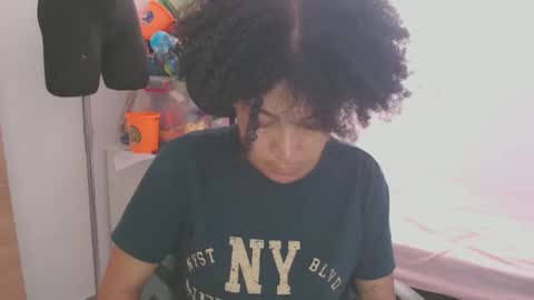 Snapshot of shayna_cute chatting on October 18, 2025, 1:01 pm Shayna online show from October 18, 2025, 1:01 pm