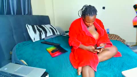 shee13 online show from February 5, 2026, 4:33 pm