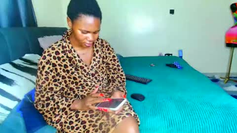 shee13 online show from February 10, 2026, 1:32 am