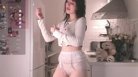 Snapshot of sheeny_shy chatting on December 13, 2024, 12:20 am Chiara online show from December 13, 2024, 12:20 am