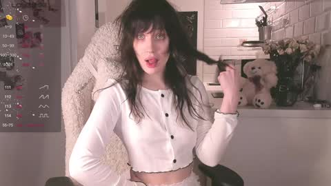 Snapshot of sheeny_shy chatting on December 13, 2024, 3:27 am Chiara online show from December 13, 2024, 3:27 am