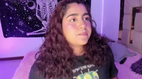 Snapshot of sheeylaroee chatting on March 5, 2025, 10:43 pm Heidy online show from March 5, 2025, 10:43 pm