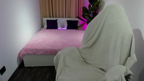 Snapshot of sheilaryan chatting on February 24, 2025, 4:49 am Sheila GMT 2 Tuesday Wednesday Friday Saturday Sunday- 8  5  online show from February 24, 2025, 4:49 am