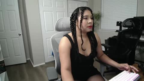 Snapshot of sheilyn_smith chatting on September 19, 2025, 10:05 am sheilyn_smith online show from September 19, 2025, 10:05 am