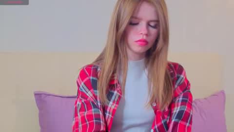 Snapshot of shelleyborom chatting on October 27, 2025, 7:01 am Sofia online show from October 27, 2025, 7:01 am