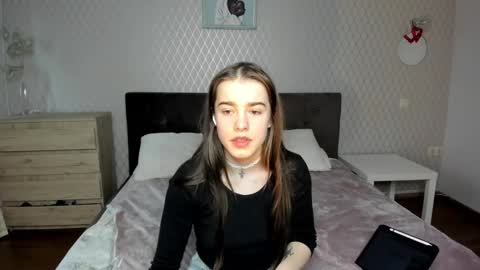 ShelyMoon online show from October 24, 2025, 1:40 pm