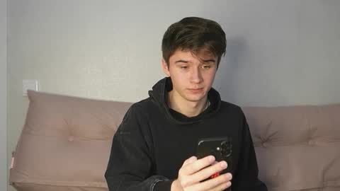 Max online show from October 24, 2025, 7:32 pm