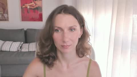 shesleepsnaked online show from October 8, 2025, 3:20 pm