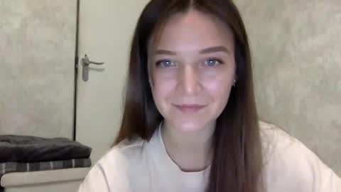 Jesica online show from November 5, 2025, 8:42 pm