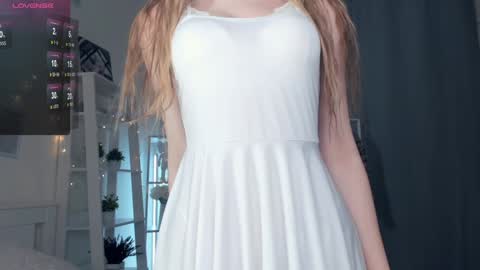 Stella  online show from February 8, 2025, 8:10 pm