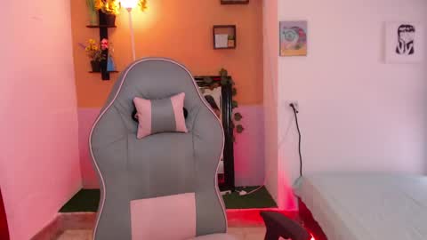 Snapshot of shiny_ela_ chatting on May 28, 2026, 2:25 pm Ela 3 online show from May 28, 2026, 2:25 pm