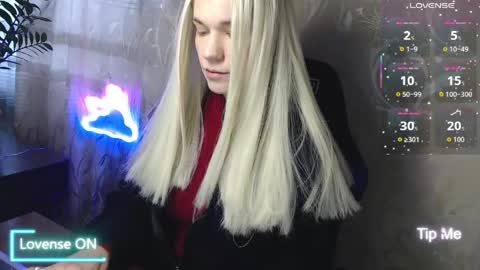 Snapshot of shiny_victoria chatting on April 25, 2026, 7:44 am Victoria online show from April 25, 2026, 7:44 am