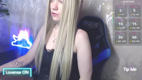 Snapshot of shiny_victoria chatting on May 17, 2026, 7:28 am Victoria online show from May 17, 2026, 7:28 am