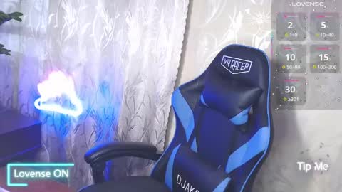 Snapshot of shiny_victoria chatting on May 30, 2026, 8:11 am Victoria online show from May 30, 2026, 8:11 am
