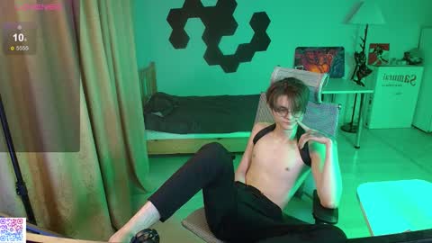 shiromy_ online show from February 5, 2026, 5:39 pm