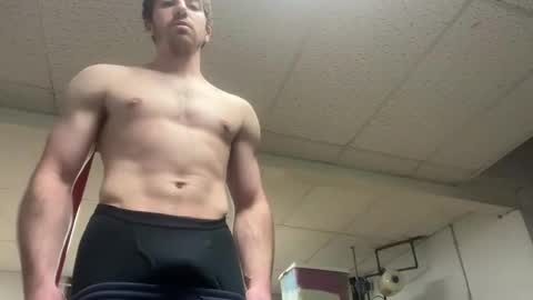shirtlesshunk15 online show from May 7, 2026, 10:59 pm