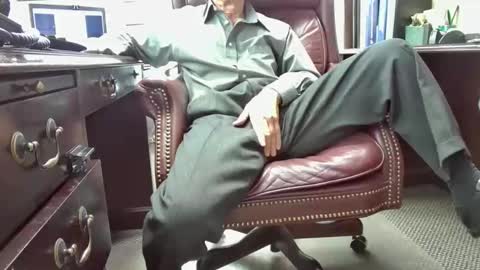 nikolas send dm for an appointment online show from November 20, 2025, 2:39 pm