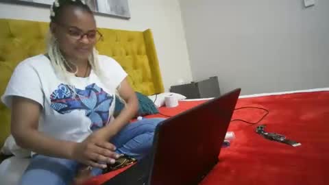 Snapshot of shotofmocha chatting on September 19, 2025, 4:40 pm shotofmocha online show from September 19, 2025, 4:40 pm