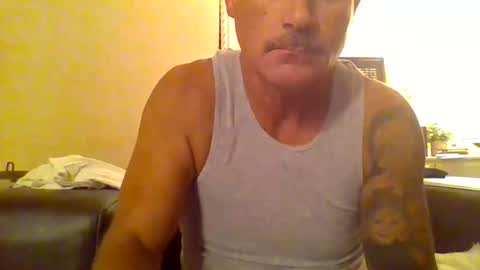 Snapshot of showingoff40 chatting on November 9, 2025, 2:43 am Red4040 online show from November 9, 2025, 2:43 am