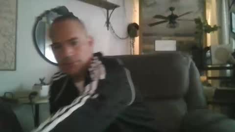 Snapshot of showingoff40 chatting on November 15, 2025, 6:37 pm Red4040 online show from November 15, 2025, 6:37 pm