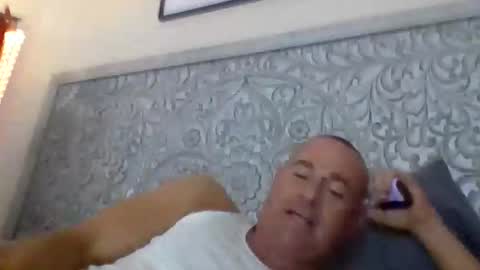 Snapshot of showingoff40 chatting on November 17, 2025, 11:32 pm Red4040 online show from November 17, 2025, 11:32 pm