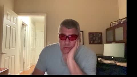 Chicago Guy online show from October 29, 2025, 3:53 am