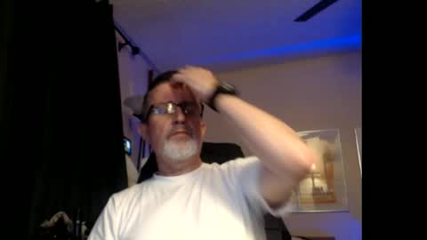 Snapshot of shrewtamer chatting on February 18, 2025, 1:43 am shrewtamer online show from February 18, 2025, 1:43 am