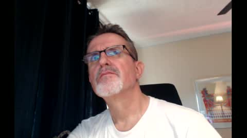 Snapshot of shrewtamer chatting on March 4, 2025, 12:39 am shrewtamer online show from March 4, 2025, 12:39 am