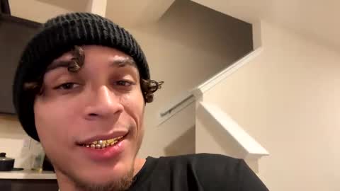 shurthingxx online show from February 19, 2025, 2:23 am