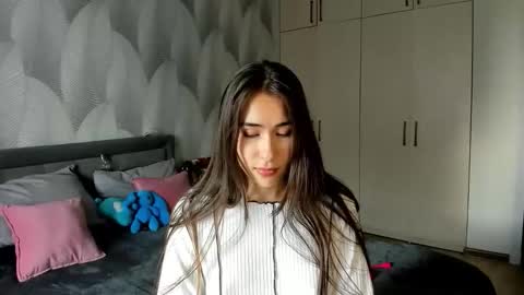 Mika online show from September 18, 2025, 1:40 am