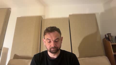 Snapshot of shyb35 chatting on October 19, 2025, 9:15 pm shyb35 online show from October 19, 2025, 9:15 pm