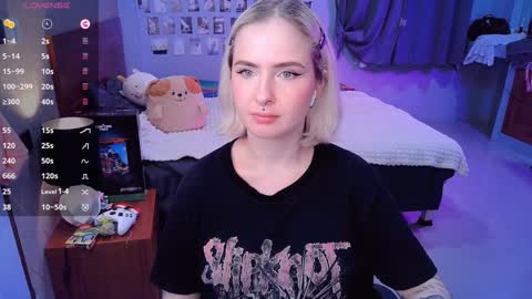 Snapshot of shyfoxxxy chatting on December 1, 2024, 4:29 pm Effie online show from December 1, 2024, 4:29 pm