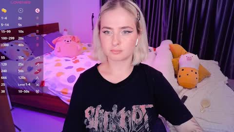 Snapshot of shyfoxxxy chatting on December 6, 2024, 7:01 pm Effie online show from December 6, 2024, 7:01 pm