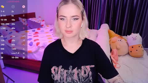 Snapshot of shyfoxxxy chatting on December 11, 2024, 7:42 am Effie online show from December 11, 2024, 7:42 am