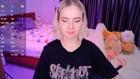 Snapshot of shyfoxxxy chatting on December 11, 2024, 5:04 pm Effie online show from December 11, 2024, 5:04 pm