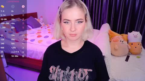 Snapshot of shyfoxxxy chatting on December 13, 2024, 12:39 pm Effie online show from December 13, 2024, 12:39 pm