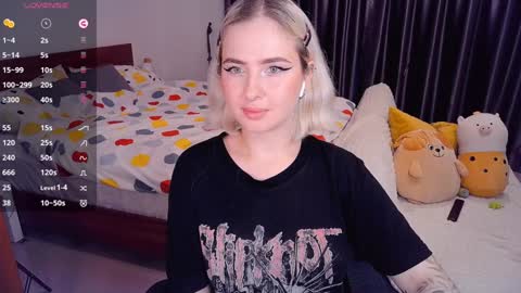 Snapshot of shyfoxxxy chatting on December 14, 2024, 9:51 am Effie online show from December 14, 2024, 9:51 am