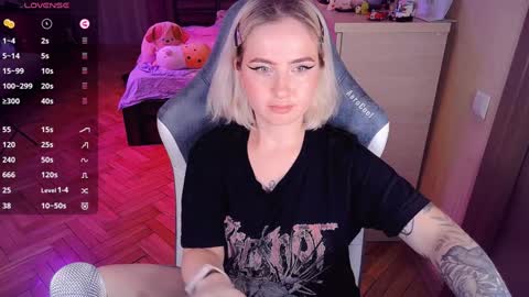 Snapshot of shyfoxxxy chatting on December 19, 2024, 1:28 am Effie online show from December 19, 2024, 1:28 am