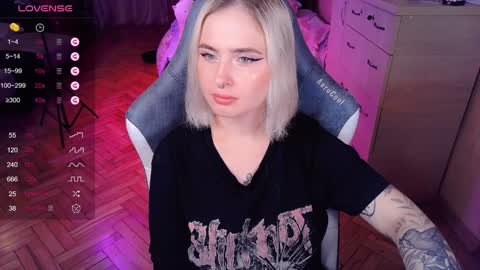 Snapshot of shyfoxxxy chatting on December 20, 2024, 1:54 pm Effie online show from December 20, 2024, 1:54 pm