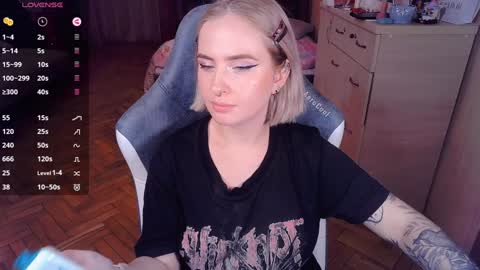 Snapshot of shyfoxxxy chatting on January 2, 2025, 9:18 pm Effie online show from January 2, 2025, 9:18 pm