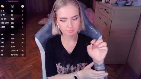 Snapshot of shyfoxxxy chatting on January 3, 2025, 5:42 pm Effie online show from January 3, 2025, 5:42 pm