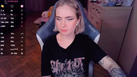 Snapshot of shyfoxxxy chatting on January 5, 2025, 10:50 pm Effie online show from January 5, 2025, 10:50 pm