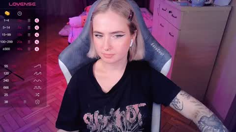 Snapshot of shyfoxxxy chatting on January 8, 2025, 1:53 am Effie online show from January 8, 2025, 1:53 am