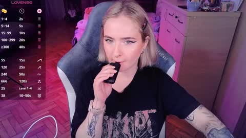 Snapshot of shyfoxxxy chatting on January 13, 2025, 8:26 pm Effie online show from January 13, 2025, 8:26 pm