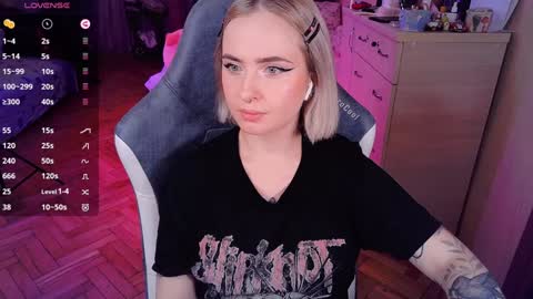 Snapshot of shyfoxxxy chatting on January 23, 2025, 3:32 pm Effie online show from January 23, 2025, 3:32 pm