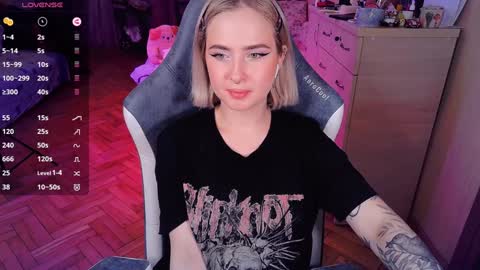 Snapshot of shyfoxxxy chatting on January 23, 2025, 6:45 pm Effie online show from January 23, 2025, 6:45 pm