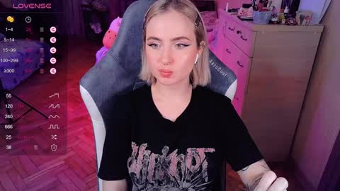 Snapshot of shyfoxxxy chatting on January 25, 2025, 11:32 pm Effie online show from January 25, 2025, 11:32 pm