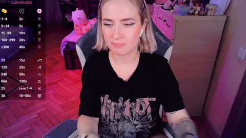 Snapshot of shyfoxxxy chatting on January 29, 2025, 1:27 am Effie online show from January 29, 2025, 1:27 am