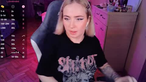 Snapshot of shyfoxxxy chatting on January 29, 2025, 10:22 pm Effie online show from January 29, 2025, 10:22 pm