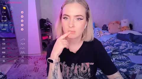 Snapshot of shyfoxxxy chatting on February 9, 2025, 10:54 pm Effie online show from February 9, 2025, 10:54 pm